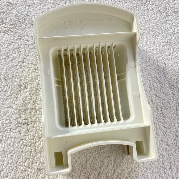 5/$35 Vintage The Pampered Chef White Egg Slicer Plus - Picture 3 of 16
